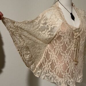 Kontrol Cream lace blouse